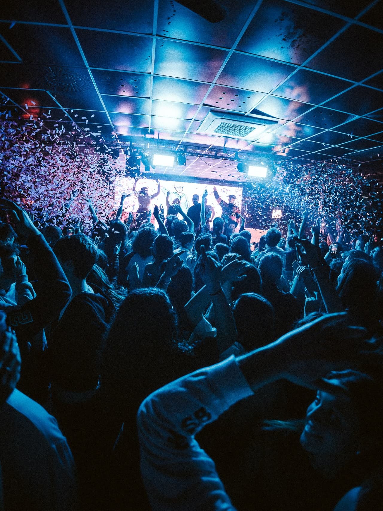 Post: Che serata incredibile, il venerdì di Cesena è solo @aura.club.cesena ✨ Grazie @lacrimaparty siete incredibili, vi amiamo❤️