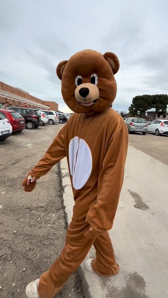 Post: Oggi Orso, la nostra mascotte, è venuta in uni per partecipare alle vostre proclamazioni di laurea! 🐻🎓

Siamo stra fieri e orgogliosi di v…